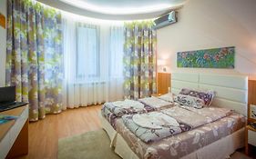 High Tech - Luxurious Apartment